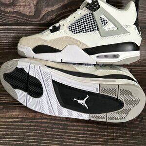 Men Jordan Air Jordan Retro “Military Black”